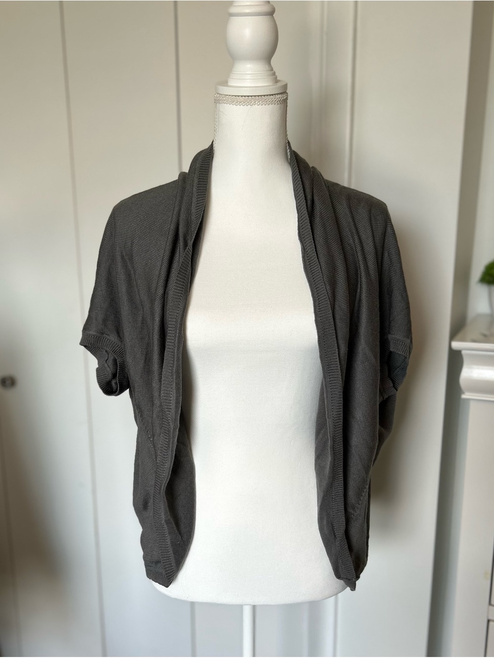 New York & Company Charcoal Gray Open-Front Shrug